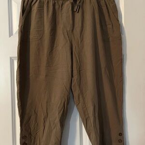 C.D. Daniels Brown Capris